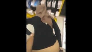سكس ميلفات مصري الميلف بتدلع الشاب وتخليه ينيك طيزها