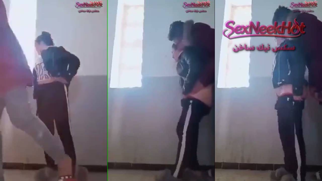 بورن مصري طالبه هايجه بتتناك علي سلم المدرسه هي وصحبها ويصورها - سكس مصري 2027