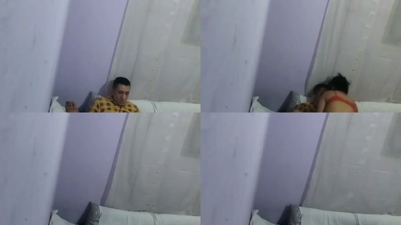 الشرموطة قعداله في الحمام وفاشخه كسها وتجيبهم نودز مصري
